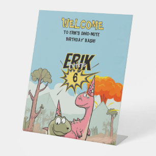 Süße Cartoon-Dinosaurier-Geburtstagsfeier Sockelschild