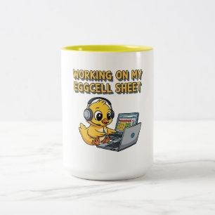 Süße Cartoon-Ente arbeitet an Laptop Zweifarbige Tasse