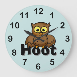 Süße Cartoon-Eule sitzt auf Hoot-Wortkunst Große Wanduhr