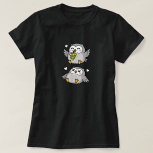 Süße Cartoon-Eulen, die Trauben essen, lustige gra T-Shirt