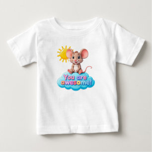 Süße Cartoon-Maus sitzt auf einer Wolke Baby T-shirt