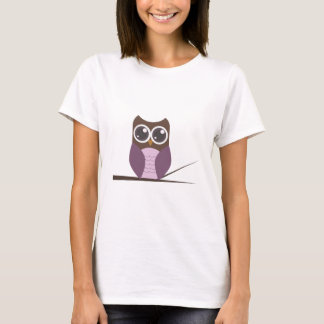 Süße Eule auf Niederlassung T-Shirt