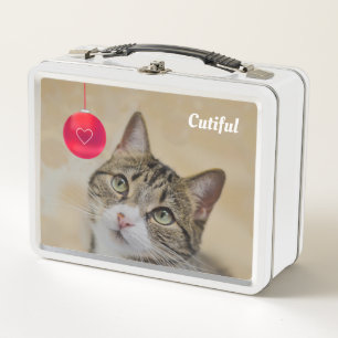 Süße getigerte Kätzchenkatze und roter Ball Metall Brotdose