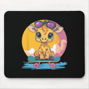 Süße Giraffe mit Sonnenbrille Skateboard Mousepad