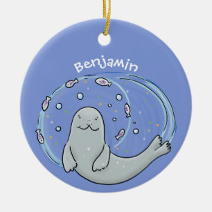 Süße glückliche Robbe und Fisch blaue Cartoon-Illu Keramik Ornament
