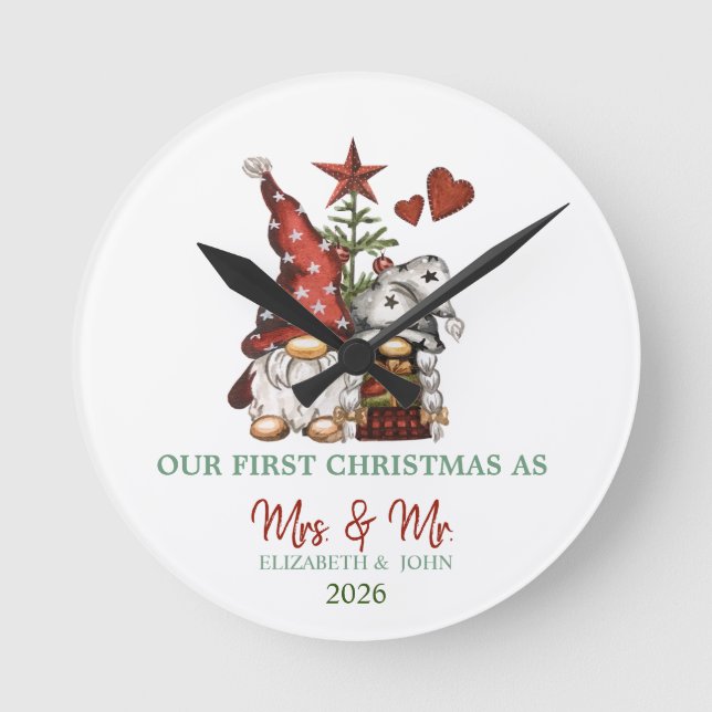 Süße Gnome Tannenbaum Unser erstes Weihnachten  Runde Wanduhr (Vorderseite)