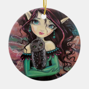 Süße Gothic-Fee mit großen Augen und Eule Keramikornament