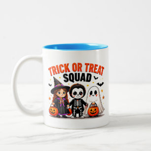 Süße Halloween-Freunde: Die Trick-or-Treat-Gruppe Zweifarbige Tasse