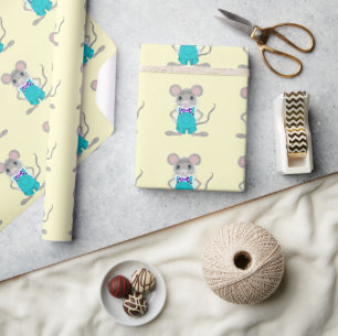 Süße handgemalte kleine Maus in Overalls Geschenkpapier