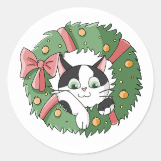 Süße hängende Weihnachts-Cartoon-Katze Runder Aufkleber