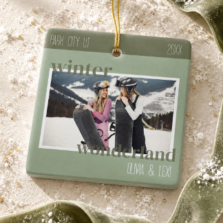 Süße Hellgrüne Winter-Ski-Trip-Foto Keramikornament