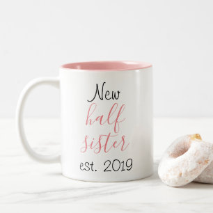 Süße hübsche neue Halbschwester Familienangehörige Zweifarbige Tasse