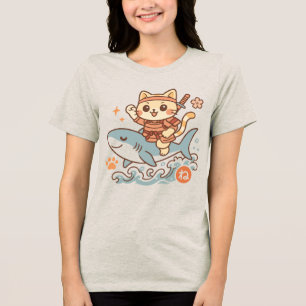 Süße japanische Kawaii-Samurai-Katze reitet auf ei Tri-Blend Shirt