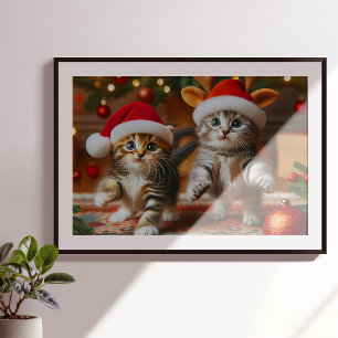 Süße Kätzchen mit Weihnachtsmann und Rentierhüten Poster