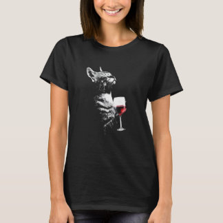 Süße Katze trinkt Wein, niedliche Katze hält Rotwe T-Shirt