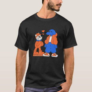 süße Katze und mürrischer Hund T-Shirt