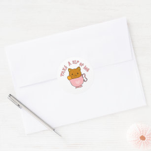 Süße Katzen-in-Teetasse-Illustration – Nimm einen Runder Aufkleber