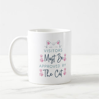 Süße Katzenbesucher müssen von der Katze genehmigt Kaffeetasse