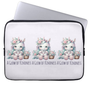 Süße Kawaii-Einhorndoll mit Blumenkorb Laptopschutzhülle