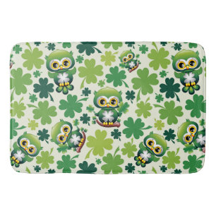Süße kleine Eule St. Patrick Cartoon Badematte