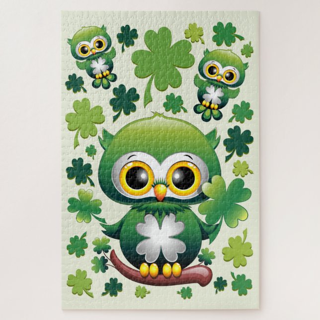 Süße kleine St. Patrick Cartoon-Eule (Vertikal)