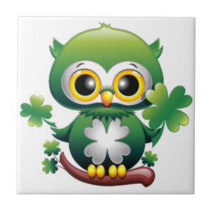 Süße kleine St. Patrick Cartoon-Eule Fliese