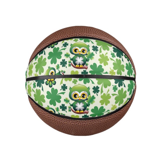 Süße kleine St. Patrick Cartoon-Eule Mini Basketball (Vorderseite)