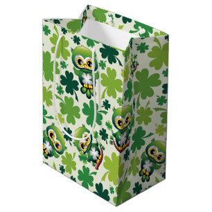 Süße kleine St. Patrick Cartoon-Eule Mittlere Geschenktüte