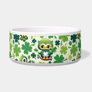 Süße kleine St. Patrick Cartoon-Eule Napf