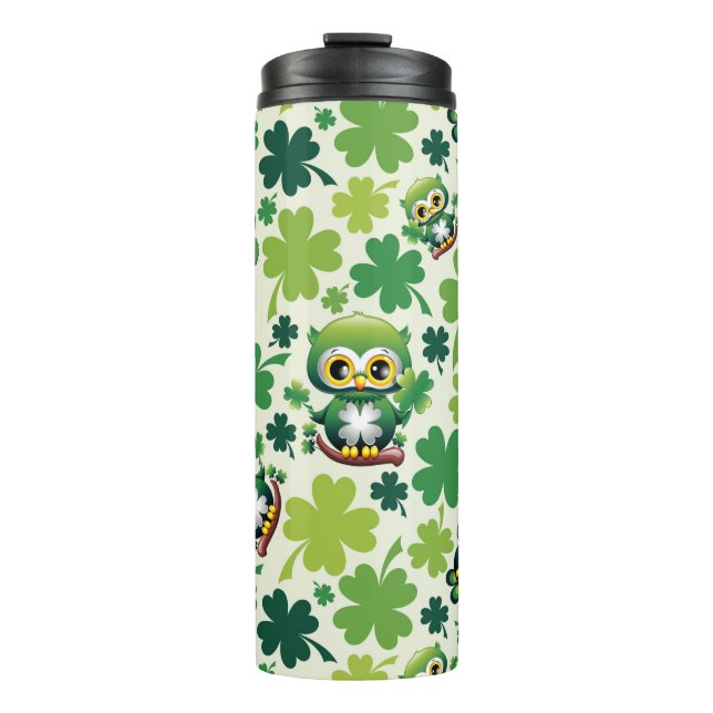 Süße kleine St. Patrick Cartoon-Eule Thermosbecher (Vorderseite)