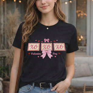 Süße Koketten-Rosa-Gingham-XOXO-Valentinstag T-Shirt