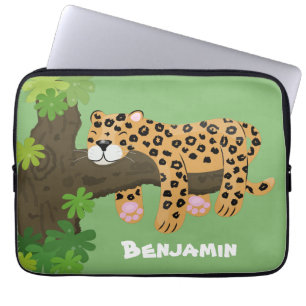 Süße Leopardin schläft im Baum Comic-Illustration Laptopschutzhülle