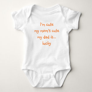 Süße Mama Glücklicher Papa Neugeborenes Baby Mädch Strampler