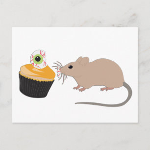 Süße Maus isst Halloween-Augen-Cupcake Postkarte