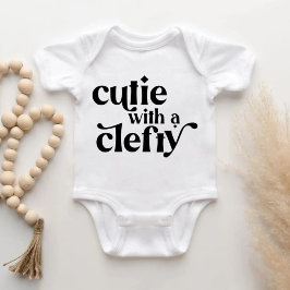 Süsse mit einem sauberen Baby Bodysuit-Shirt Strampler