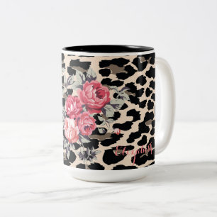Süße moderne Blumen auf Leopardendruck-Personalisi Zweifarbige Tasse