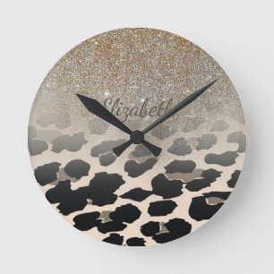 Süße moderne Blumen auf Leopardenprint - Personali Runde Wanduhr