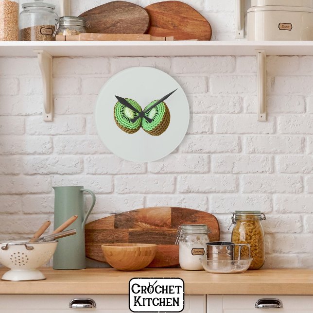 Süße moderne minimalgrüne Crochet Kiwi Frucht Runde Wanduhr (Von Creator hochgeladen)