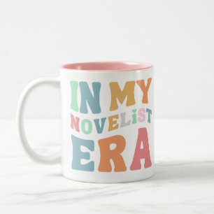 Süße moderne Romanschriftstellerin Zweifarbige Tasse