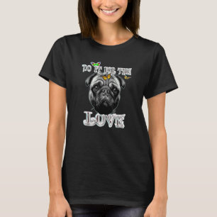 Süße Mops- und Schmetterlingsliebe T-Shirt