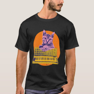 Süße Musiker-Katze spielt mit einem Synthesizer-Mu T-Shirt