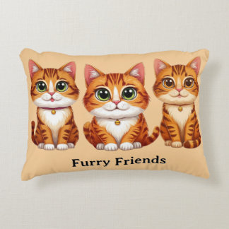 Süße orange getigerte Katzen-Trio-Illustration mit Dekokissen