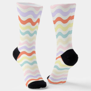 Süße Pastell-Regenbogen-Wellenlinien Farbige Geome Socken