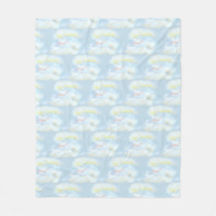 Süße Pastellwolken auf Hellblau Fleecedecke