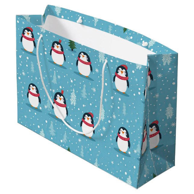 Süße Pinguine auf Hellblau mit Schneeflocken  Große Geschenktüte (Rückseite Schrägansicht)