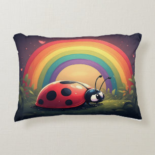 Süße Regenbogen-Marienkäfer-Gras-Cartoon-Design Dekokissen