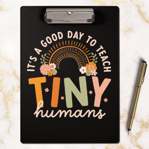 Süße Retro-Boho-Regenbogen-Zitat für Vorschullehre Klemmbrett