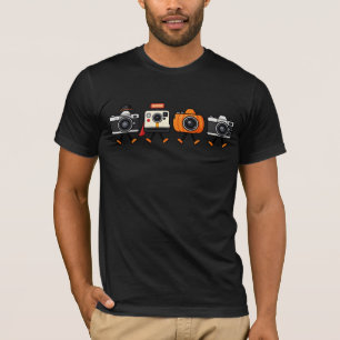 Süße Retro-Kameras gehen zusammen spazieren T-Shirt