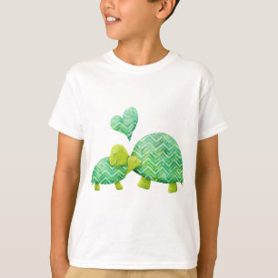 Süße Schildkröte umarmt Mama und Baby T-Shirt