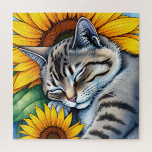 Süße schlummernde graue Katze und Sonnenblume
